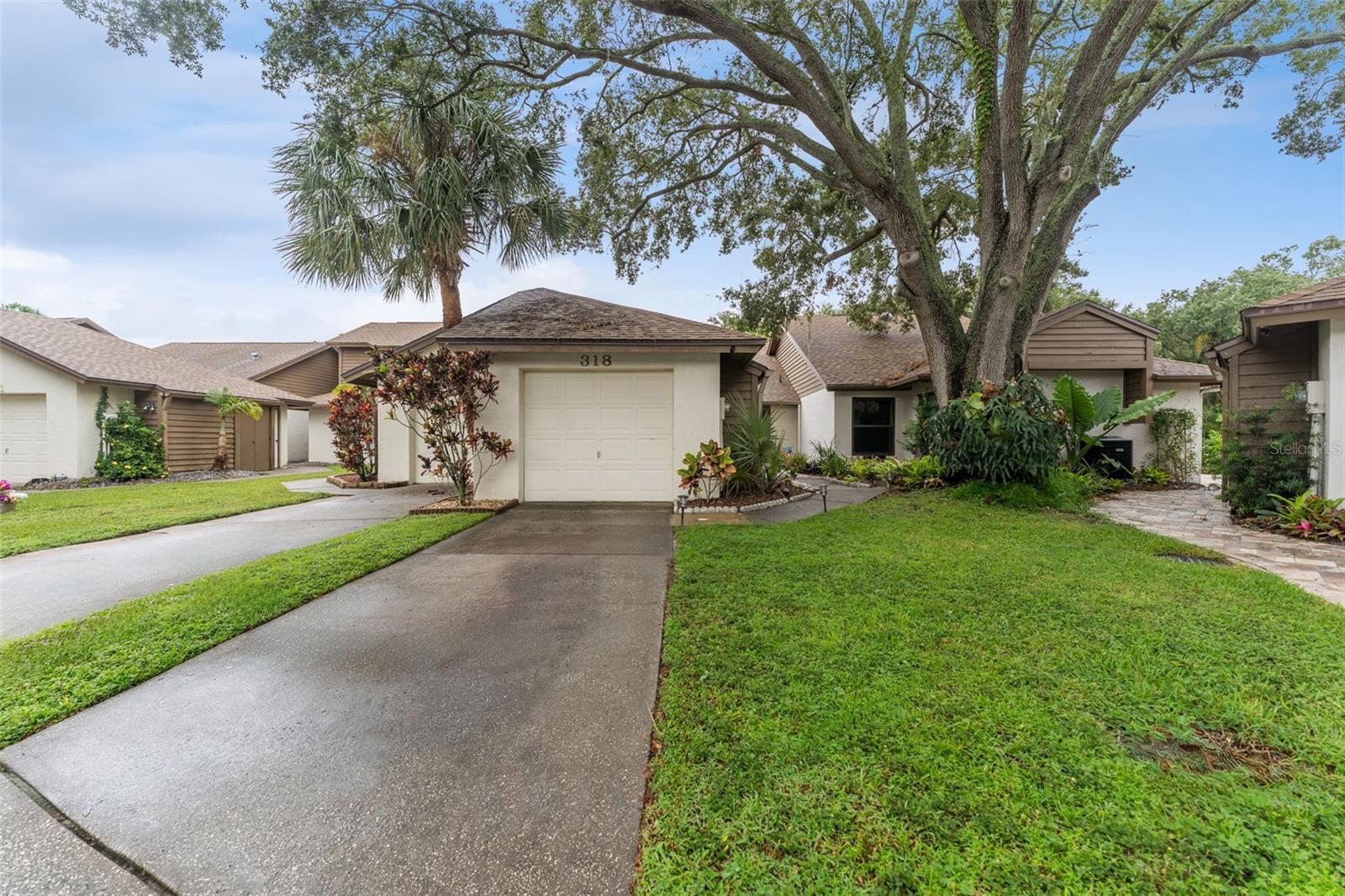 318 PARKSIDE LANE
