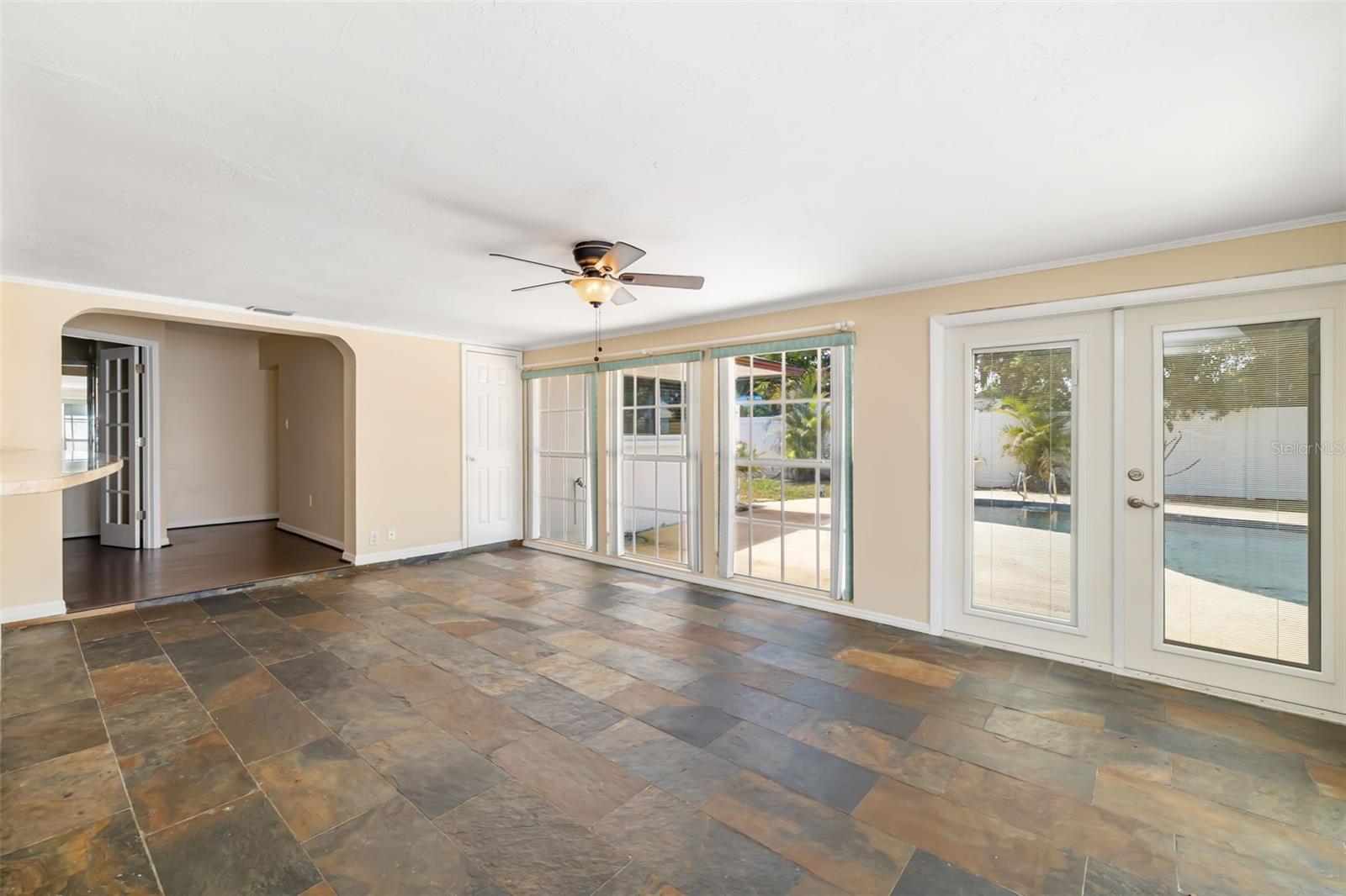 KENSINGTON PARK - Residential