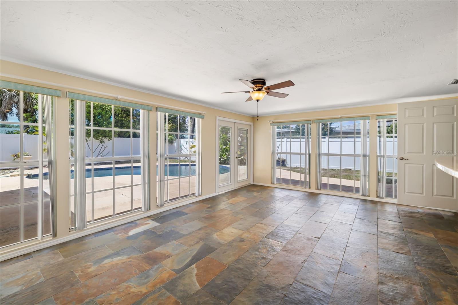 KENSINGTON PARK - Residential