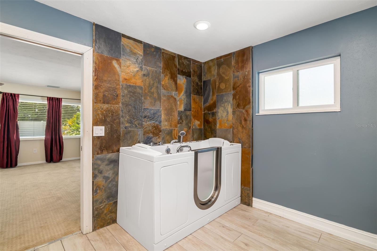 KENSINGTON PARK - Residential