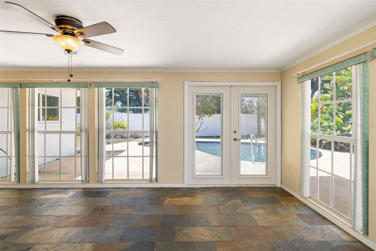 KENSINGTON PARK - Residential