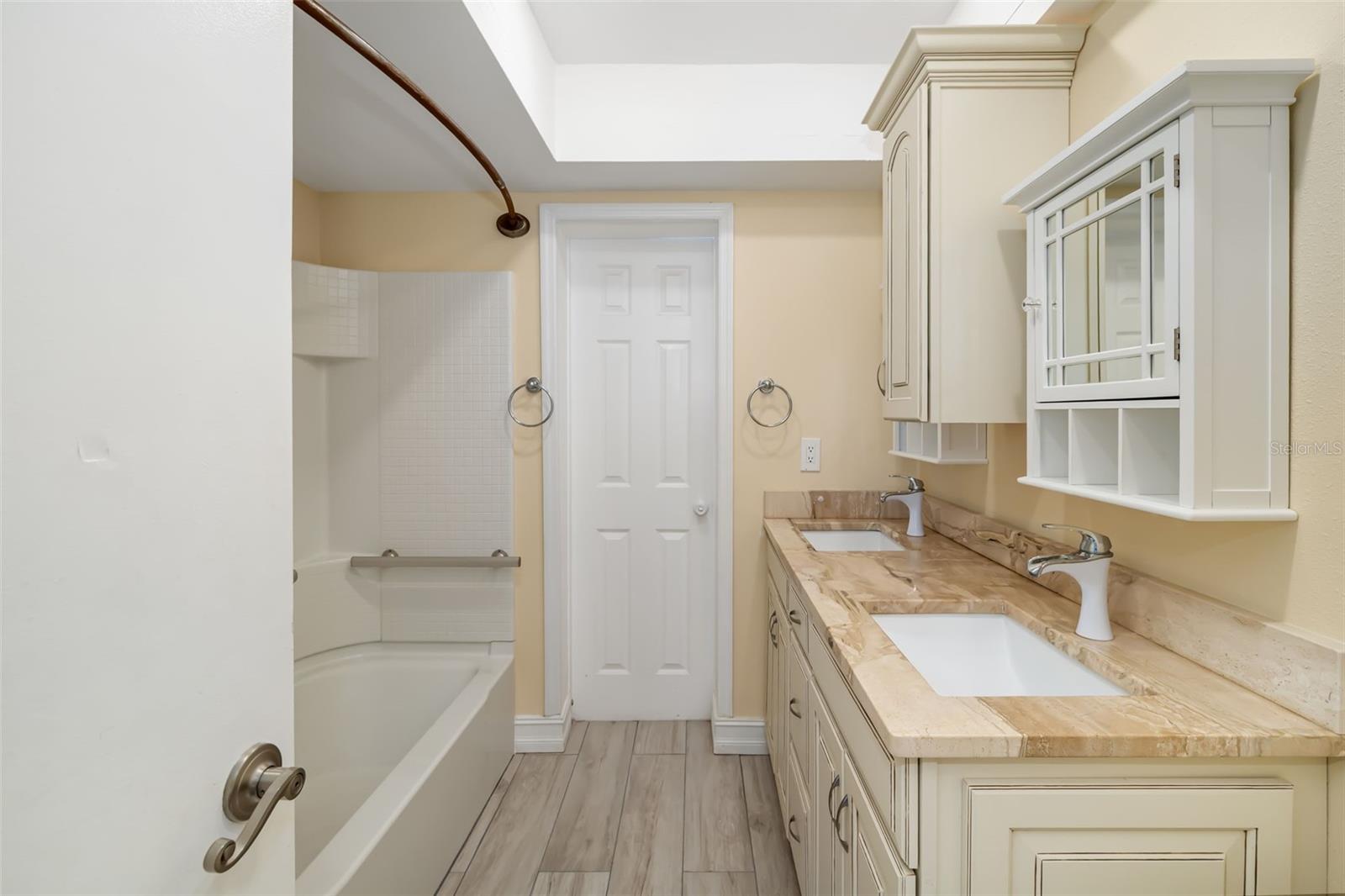 KENSINGTON PARK - Residential