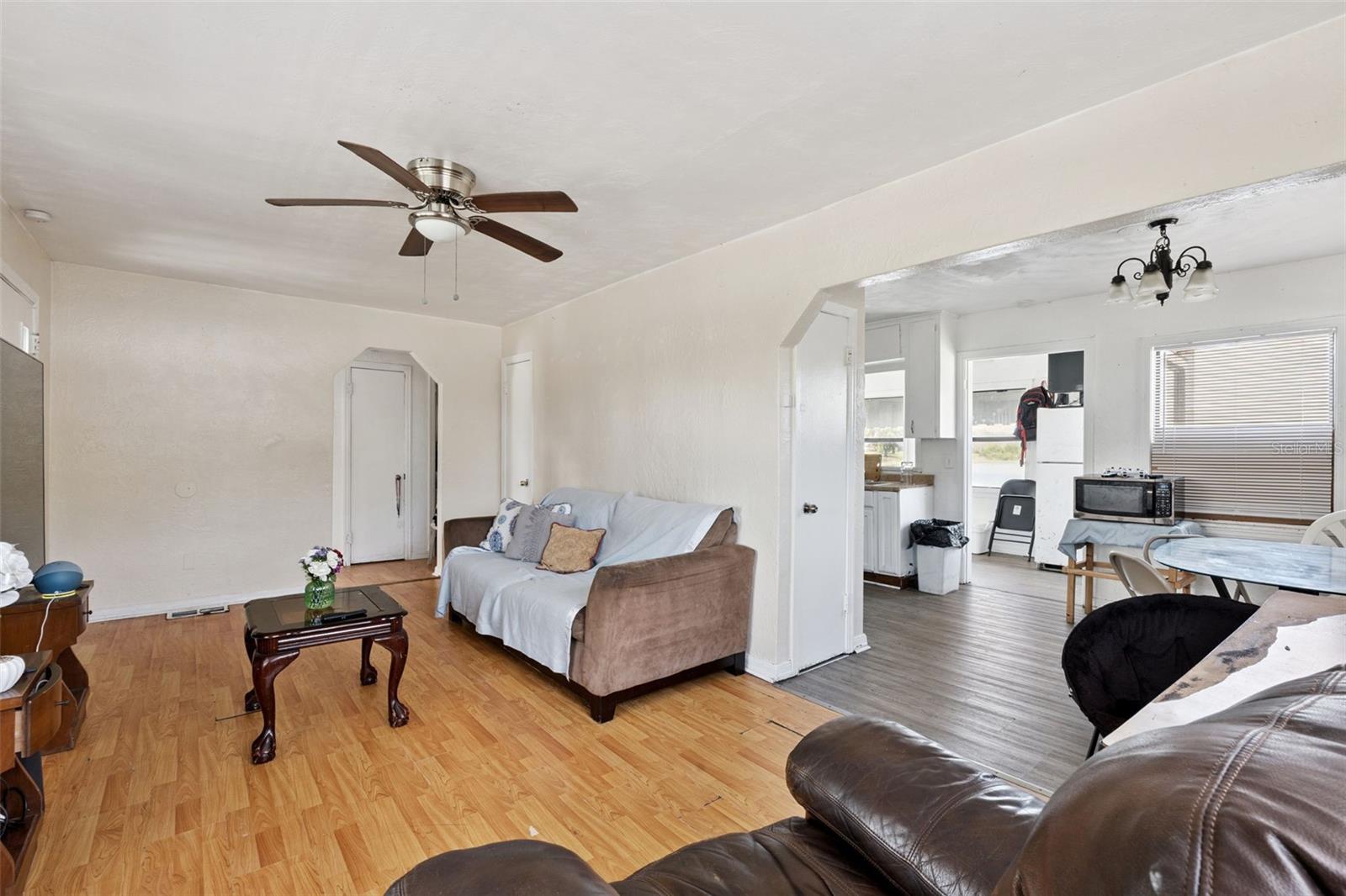 GROVELAND - Residential