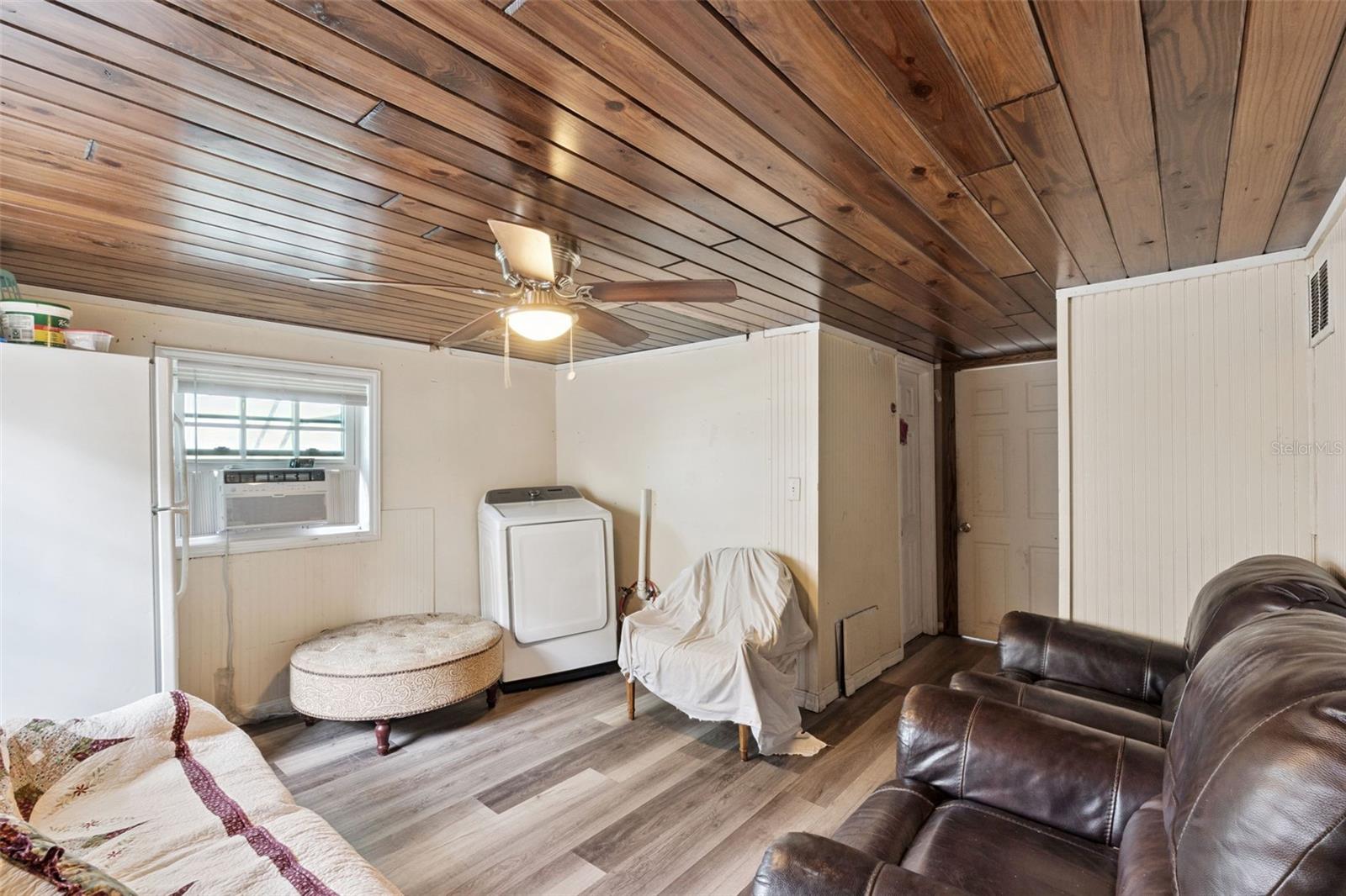 GROVELAND - Residential