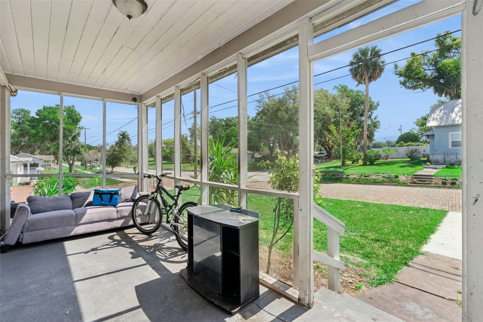 GROVELAND - Residential