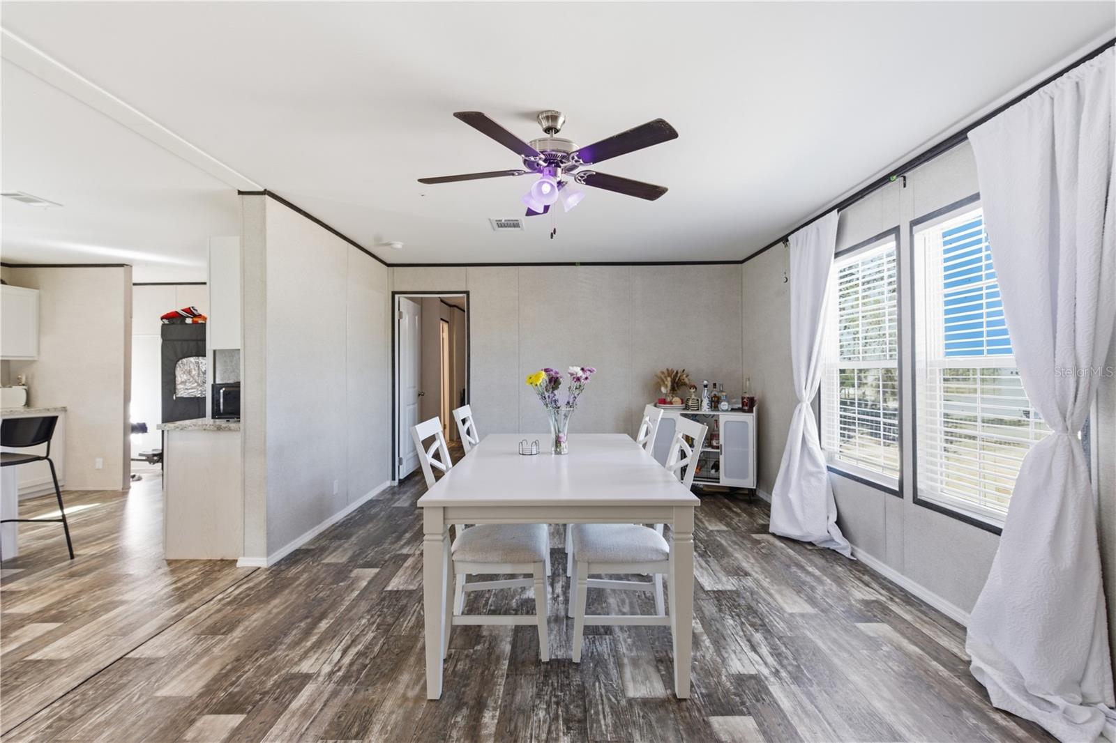 EVELYN HILLS - Residential