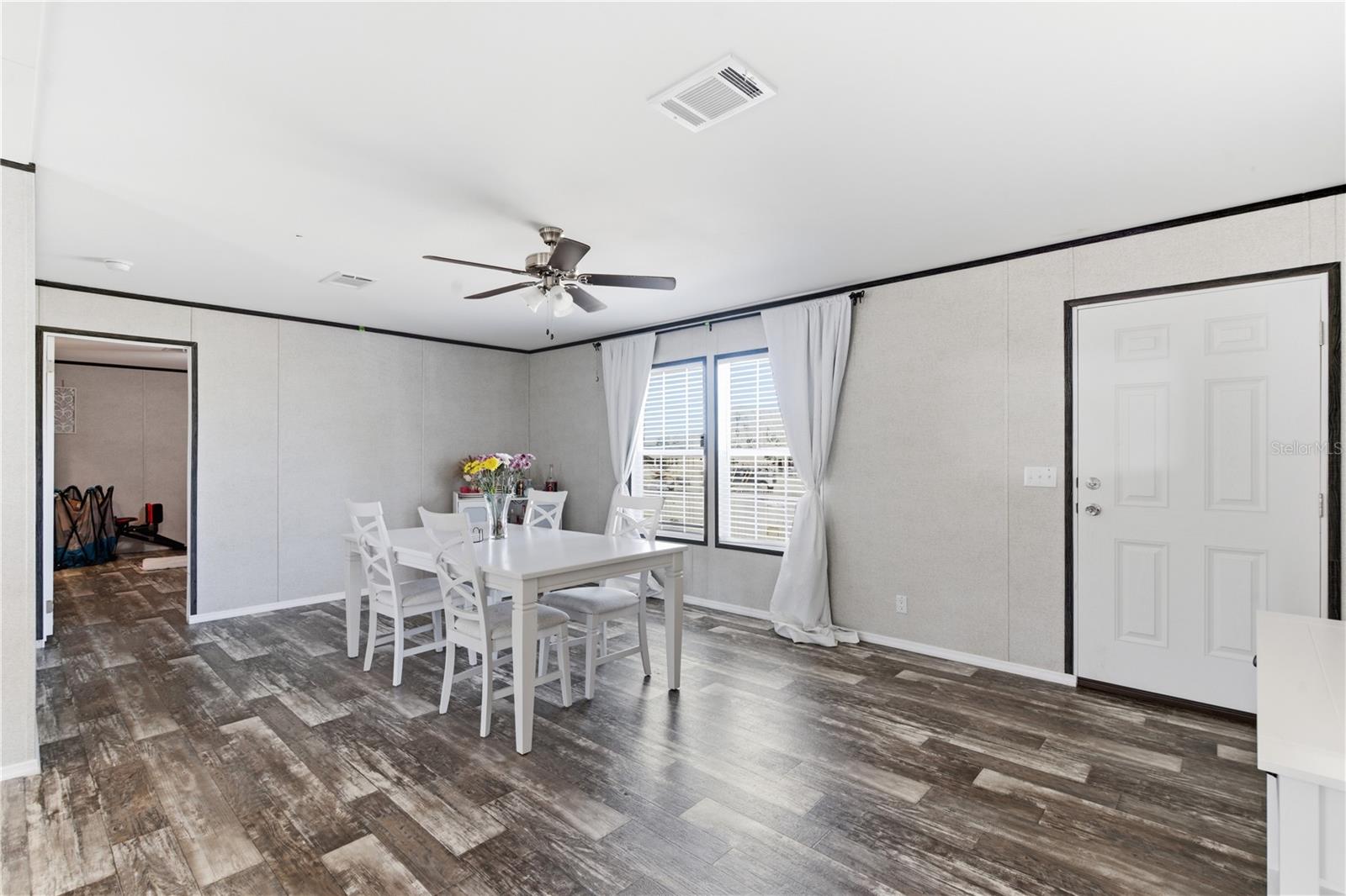 EVELYN HILLS - Residential