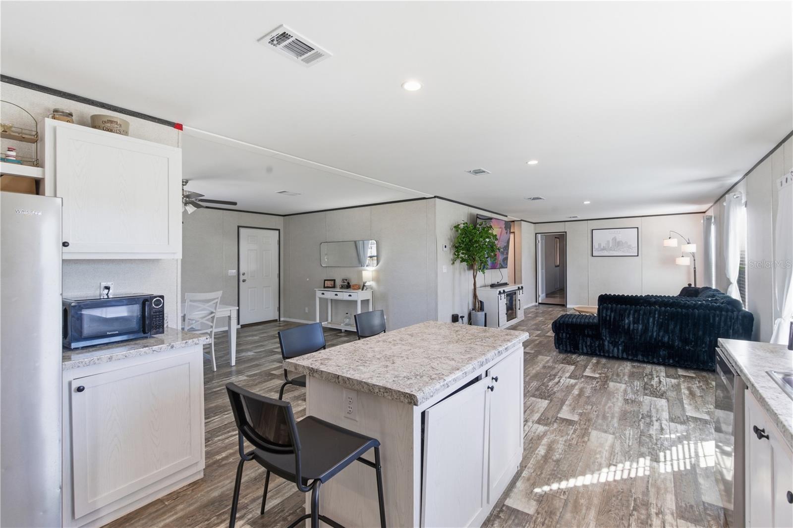 EVELYN HILLS - Residential