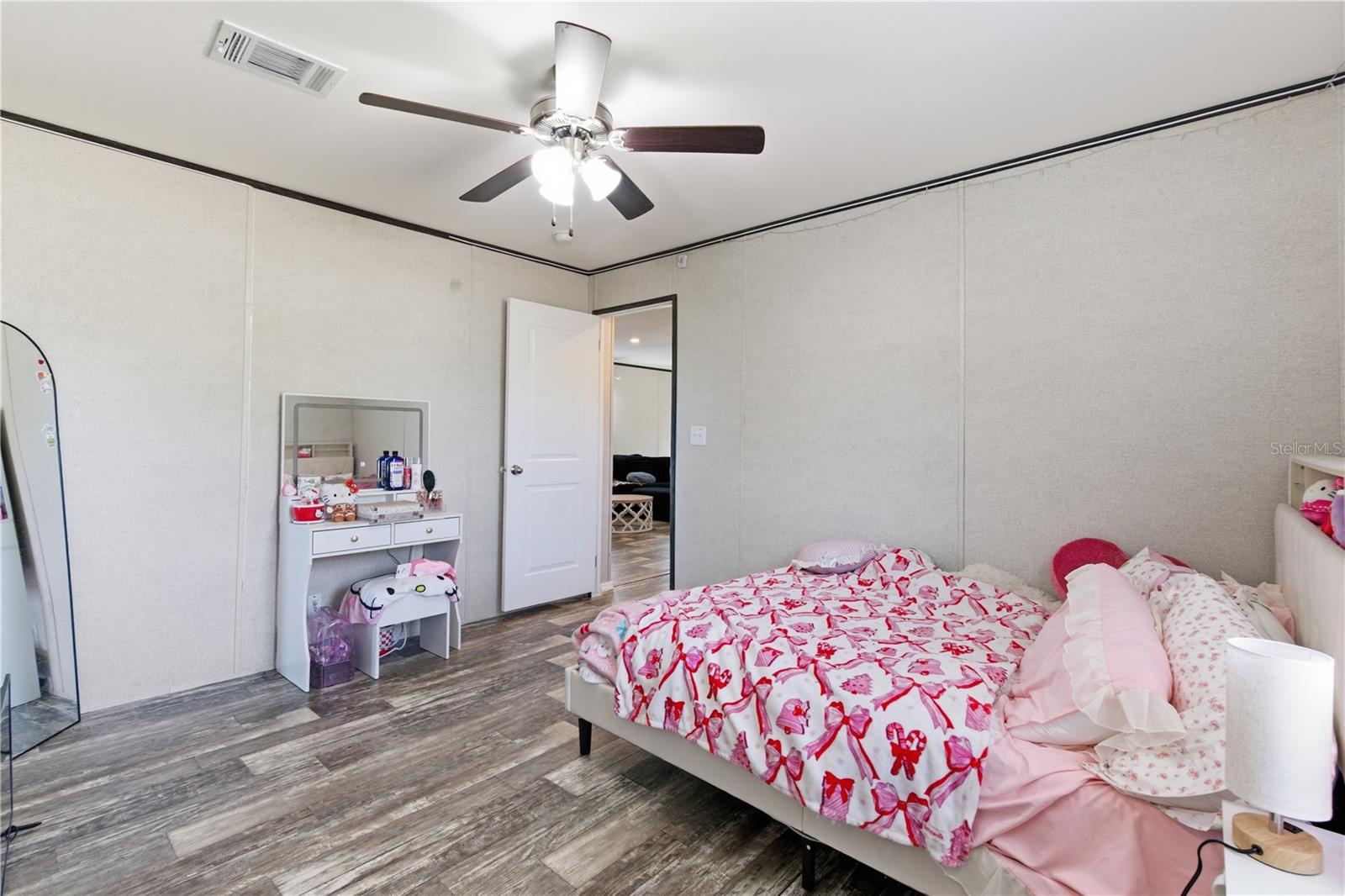 EVELYN HILLS - Residential