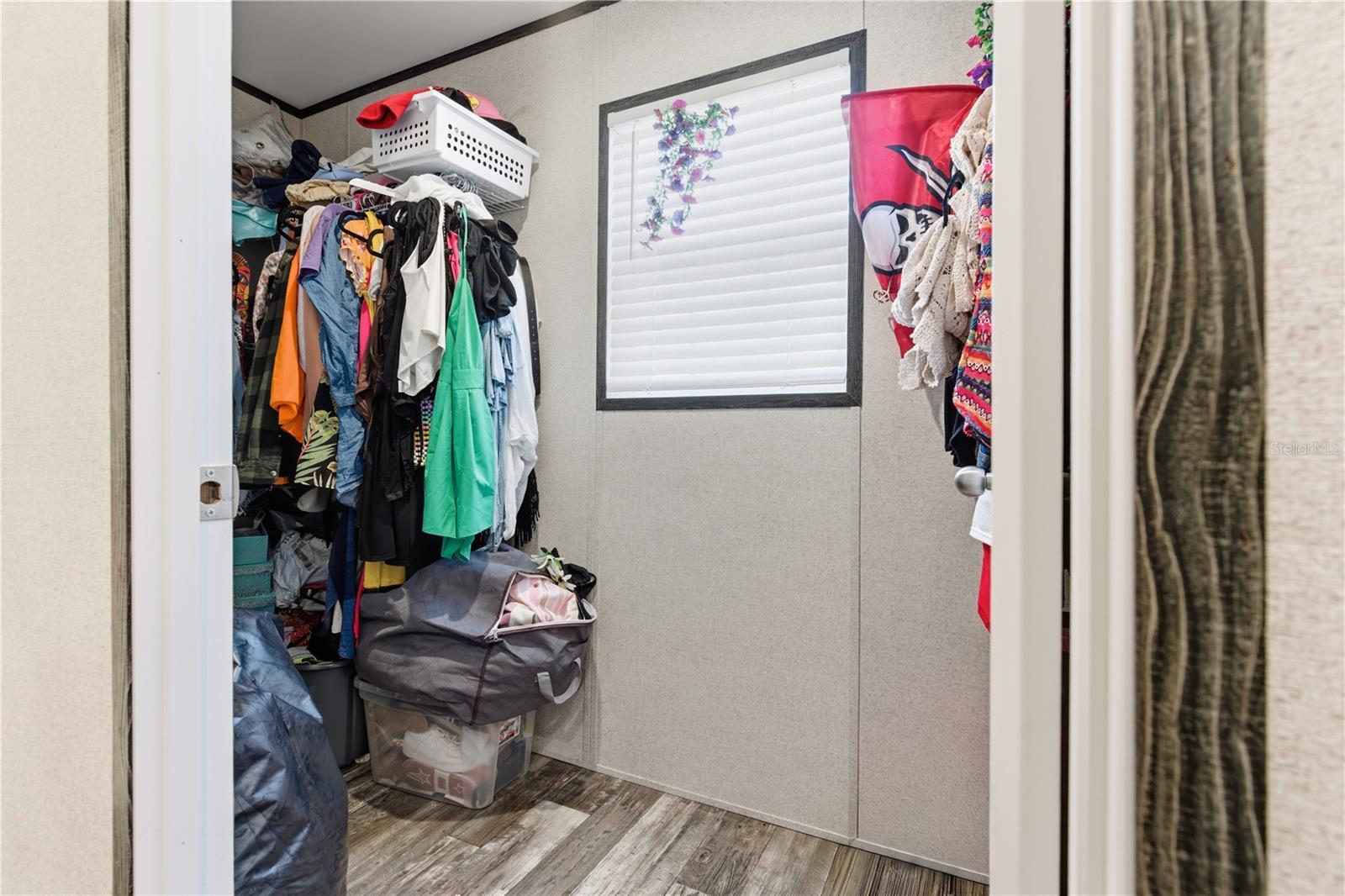 EVELYN HILLS - Residential