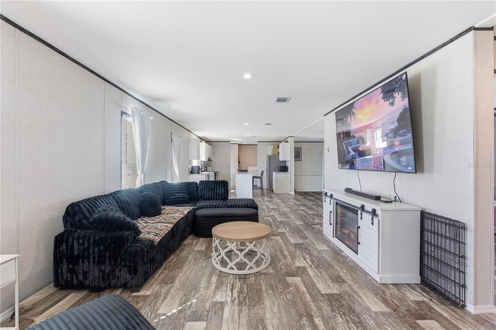 EVELYN HILLS - Residential