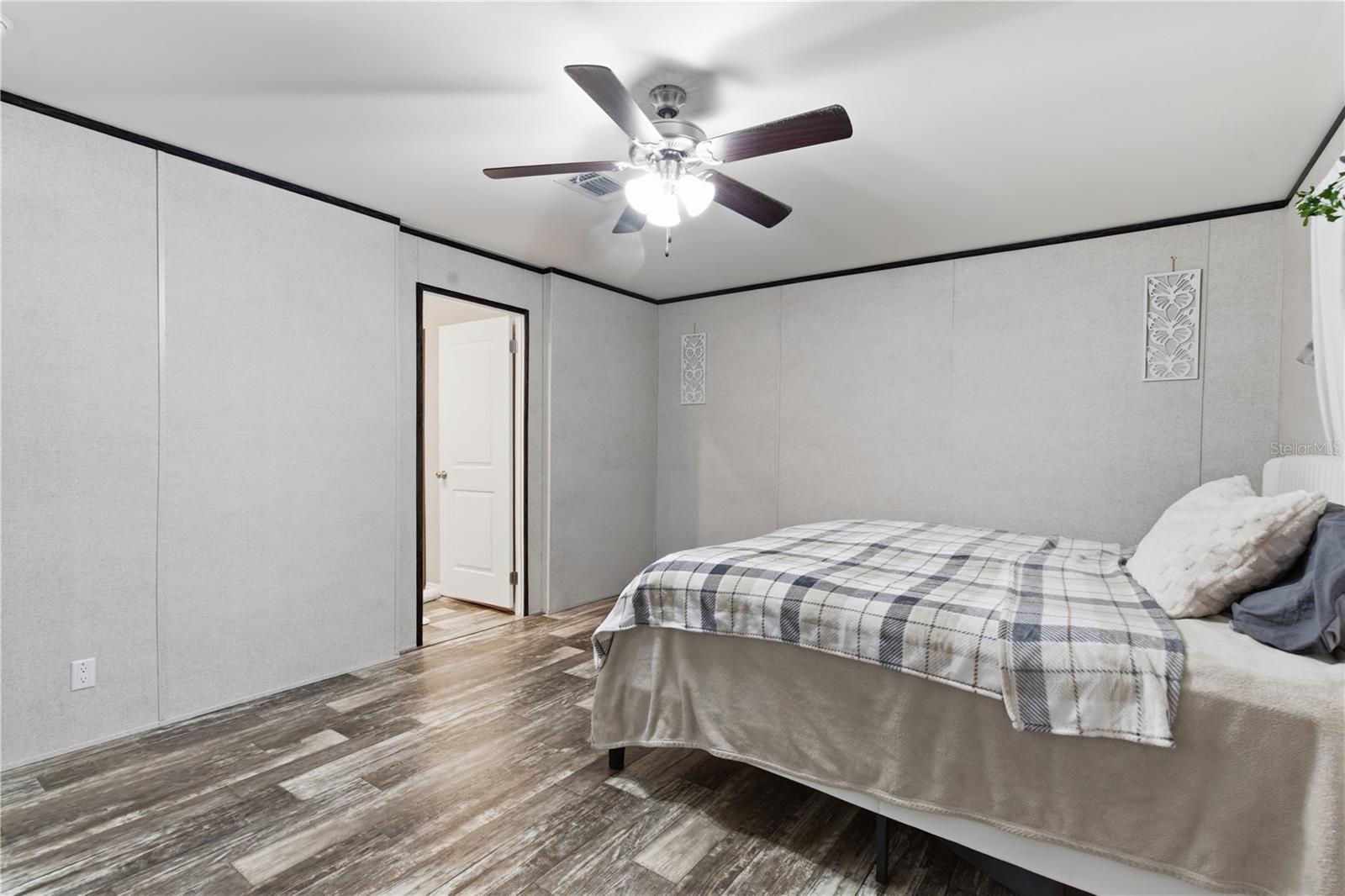 EVELYN HILLS - Residential