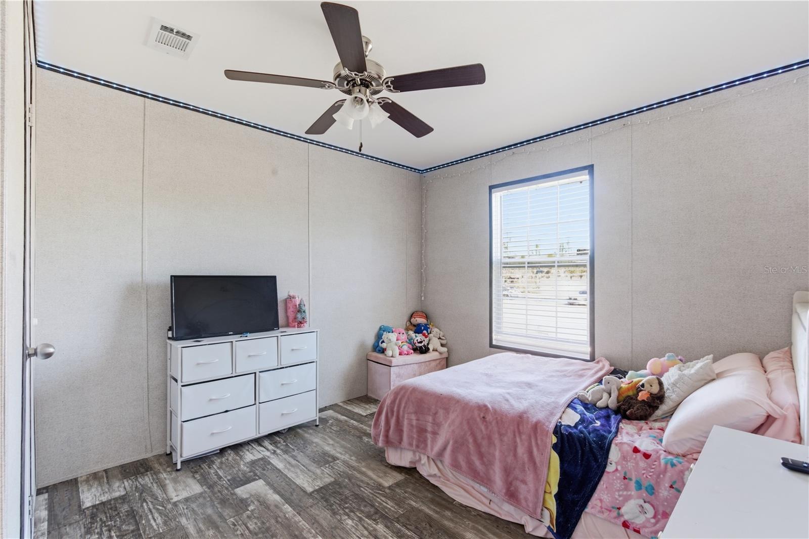 EVELYN HILLS - Residential