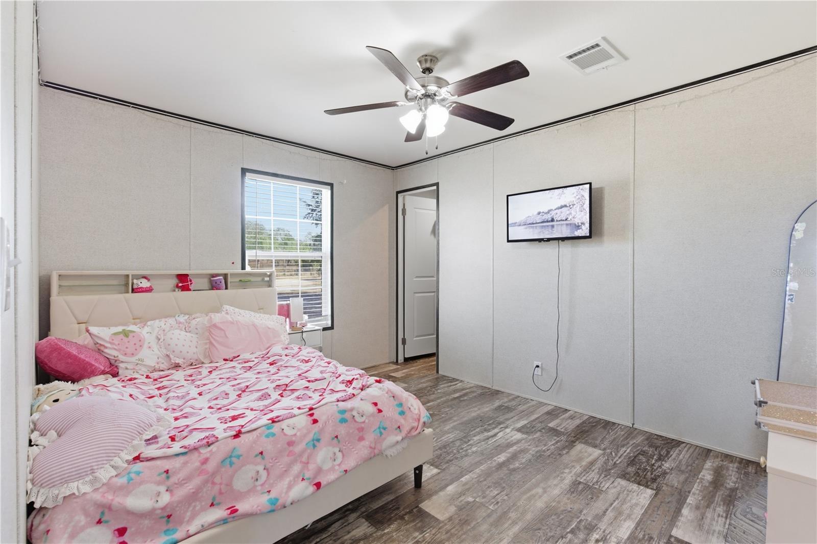 EVELYN HILLS - Residential