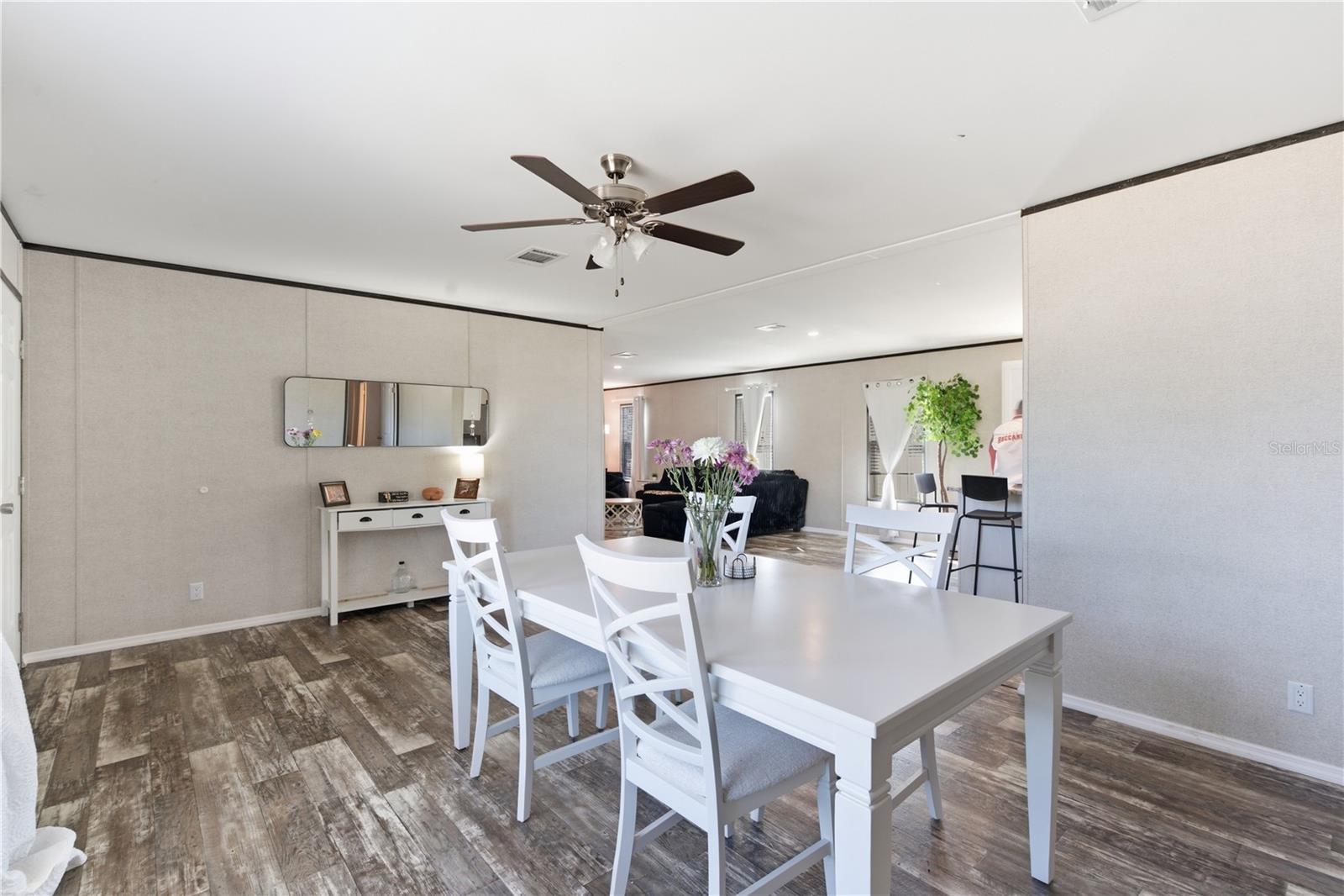 EVELYN HILLS - Residential