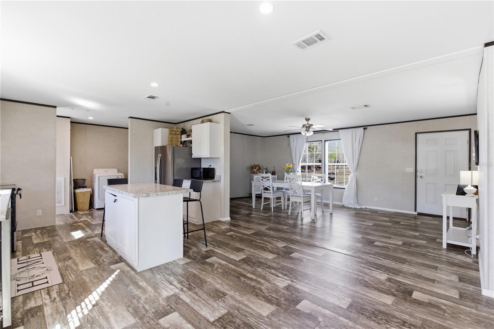 EVELYN HILLS - Residential