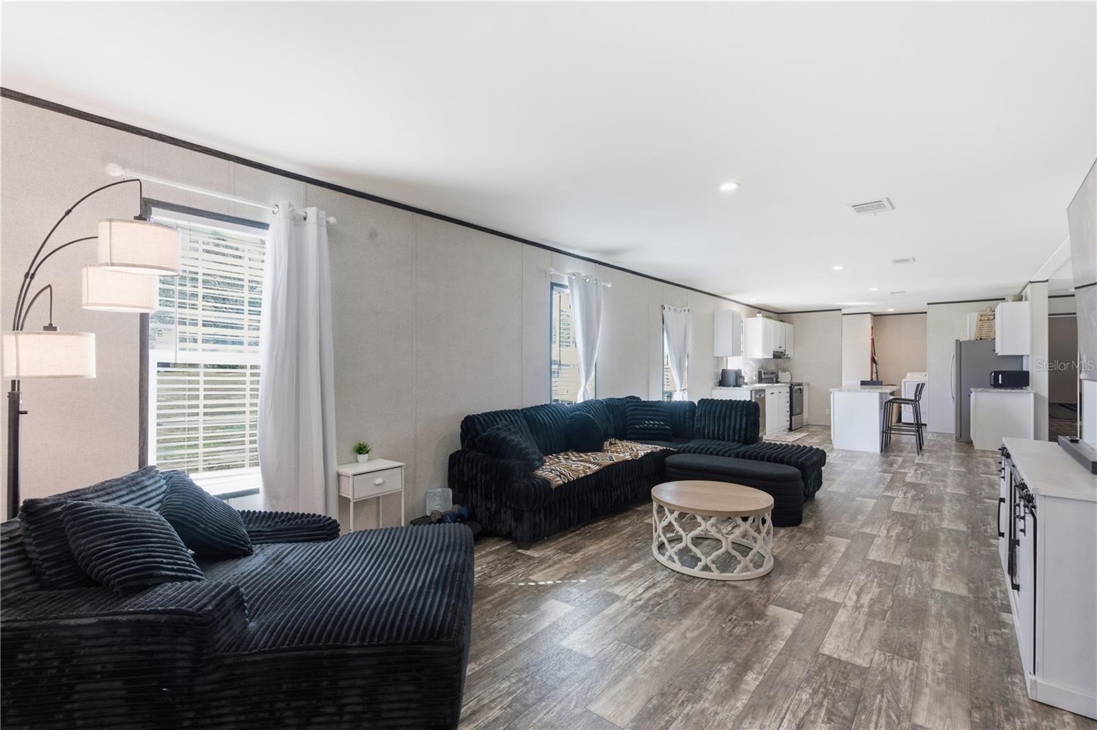 EVELYN HILLS - Residential