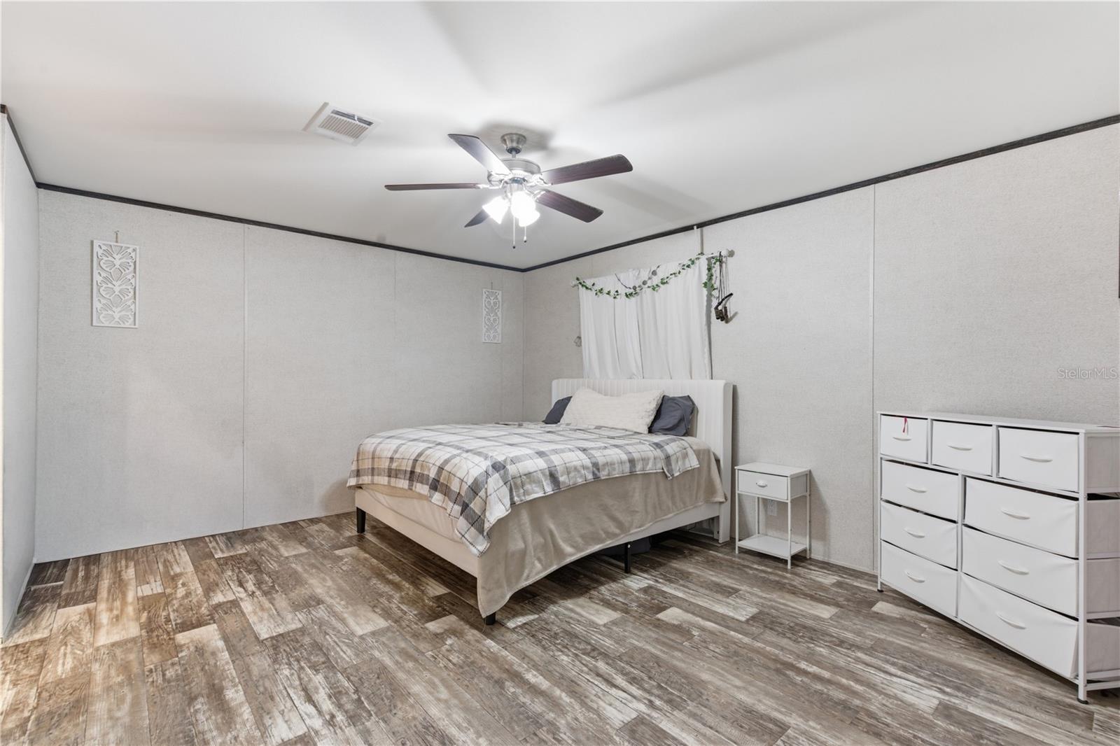 EVELYN HILLS - Residential