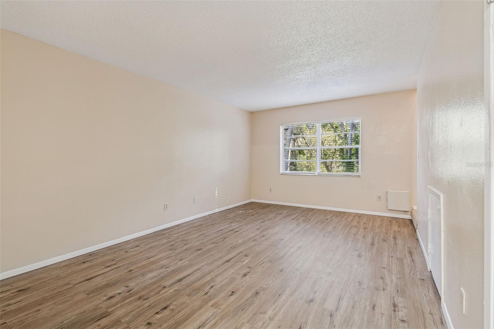 WATERSIDE CONDO I - Residential