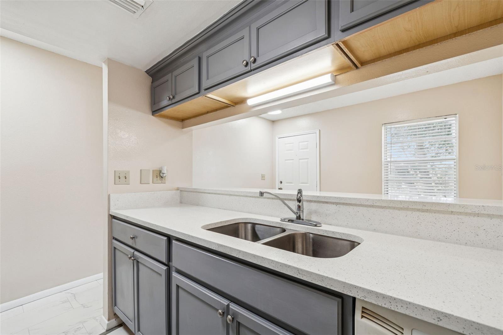 WATERSIDE CONDO I - Residential