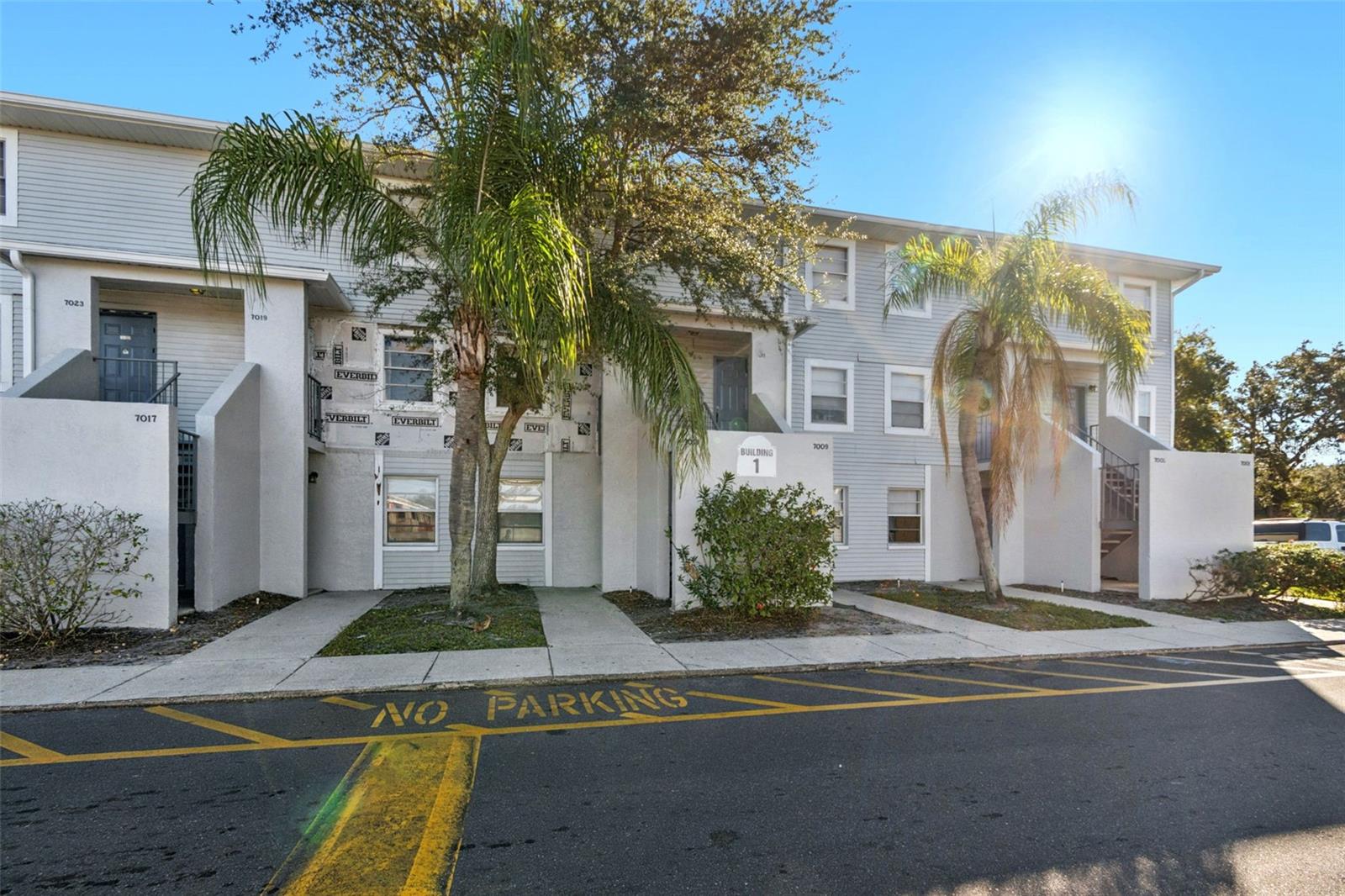 WATERSIDE CONDO I - Residential