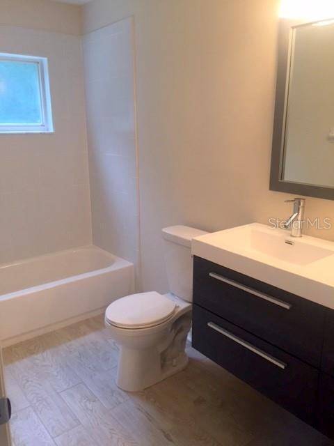 A POR OF MEADOWGLEN - Residential Lease