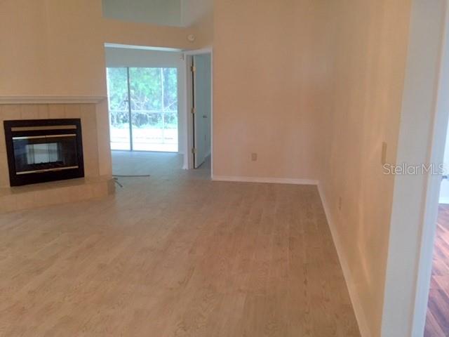 A POR OF MEADOWGLEN - Residential Lease