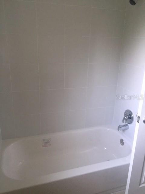 A POR OF MEADOWGLEN - Residential Lease