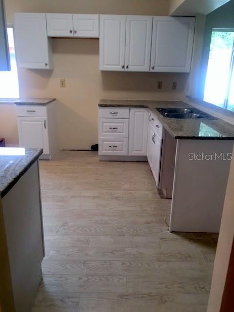 A POR OF MEADOWGLEN - Residential Lease