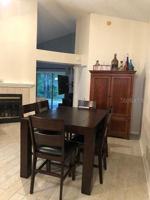 A POR OF MEADOWGLEN - Residential Lease