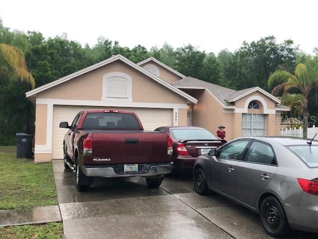 A POR OF MEADOWGLEN - Residential Lease