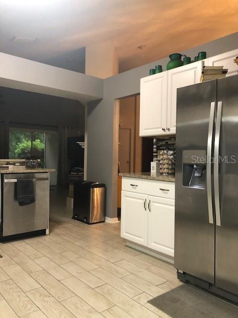 A POR OF MEADOWGLEN - Residential Lease