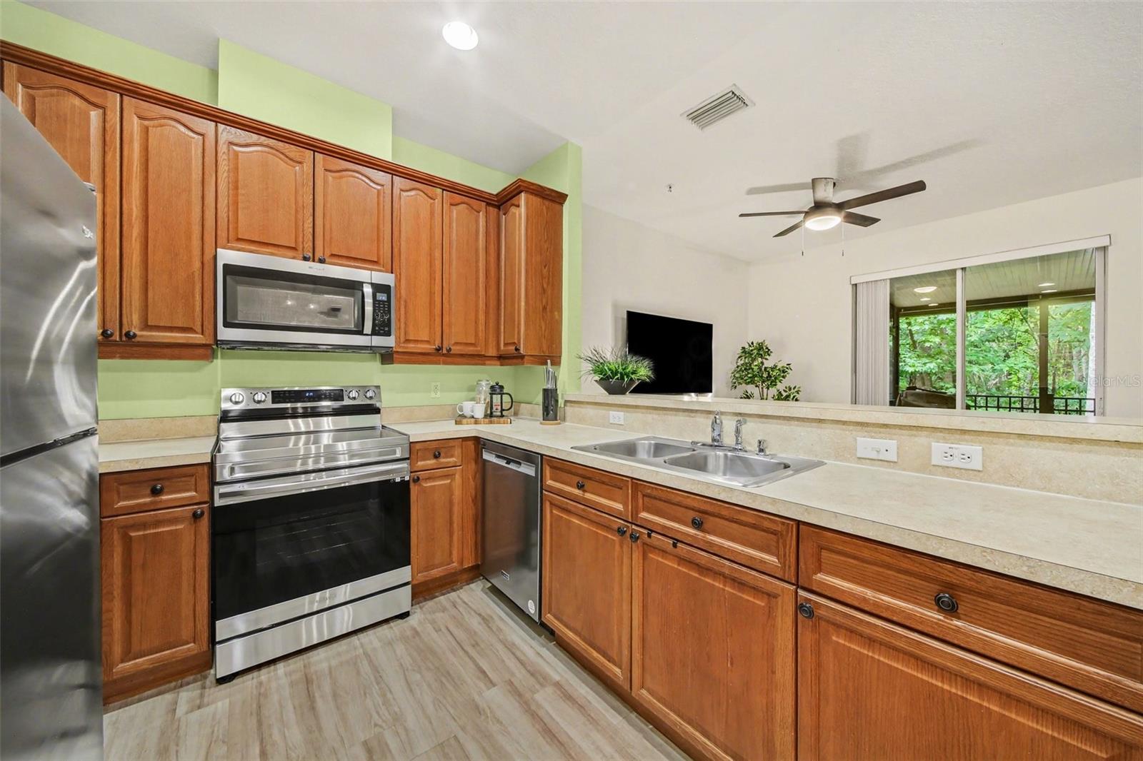 BARCLAY RESERVE TOWNHOMES - Residential