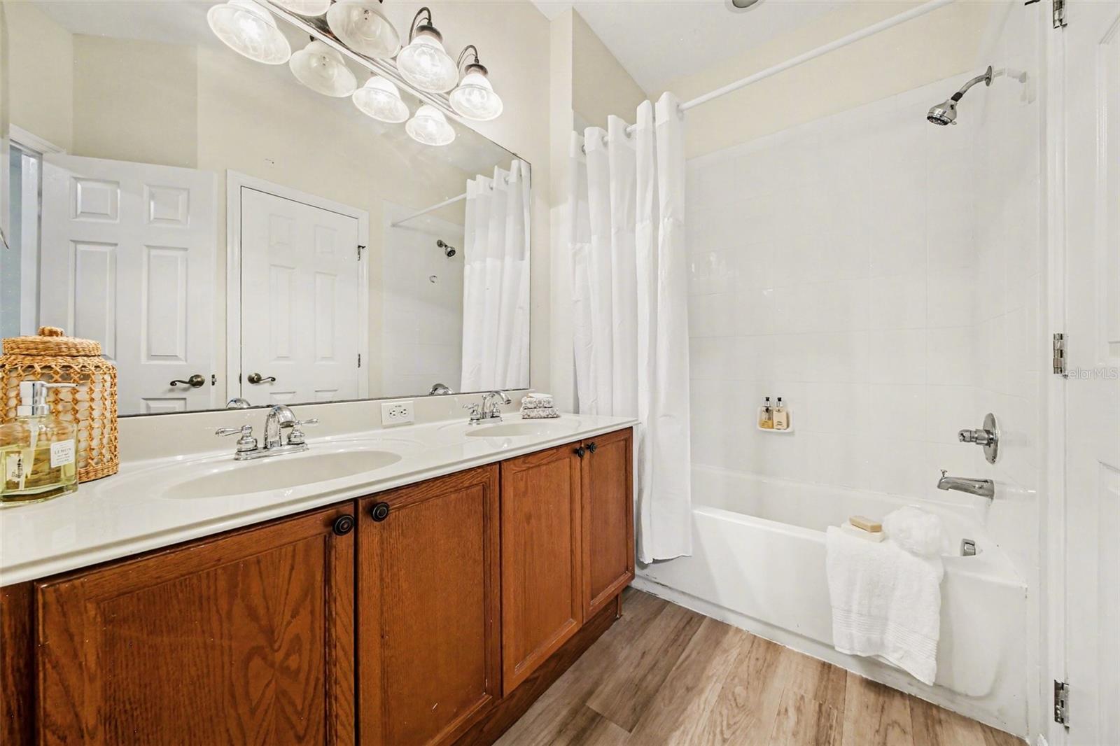 BARCLAY RESERVE TOWNHOMES - Residential