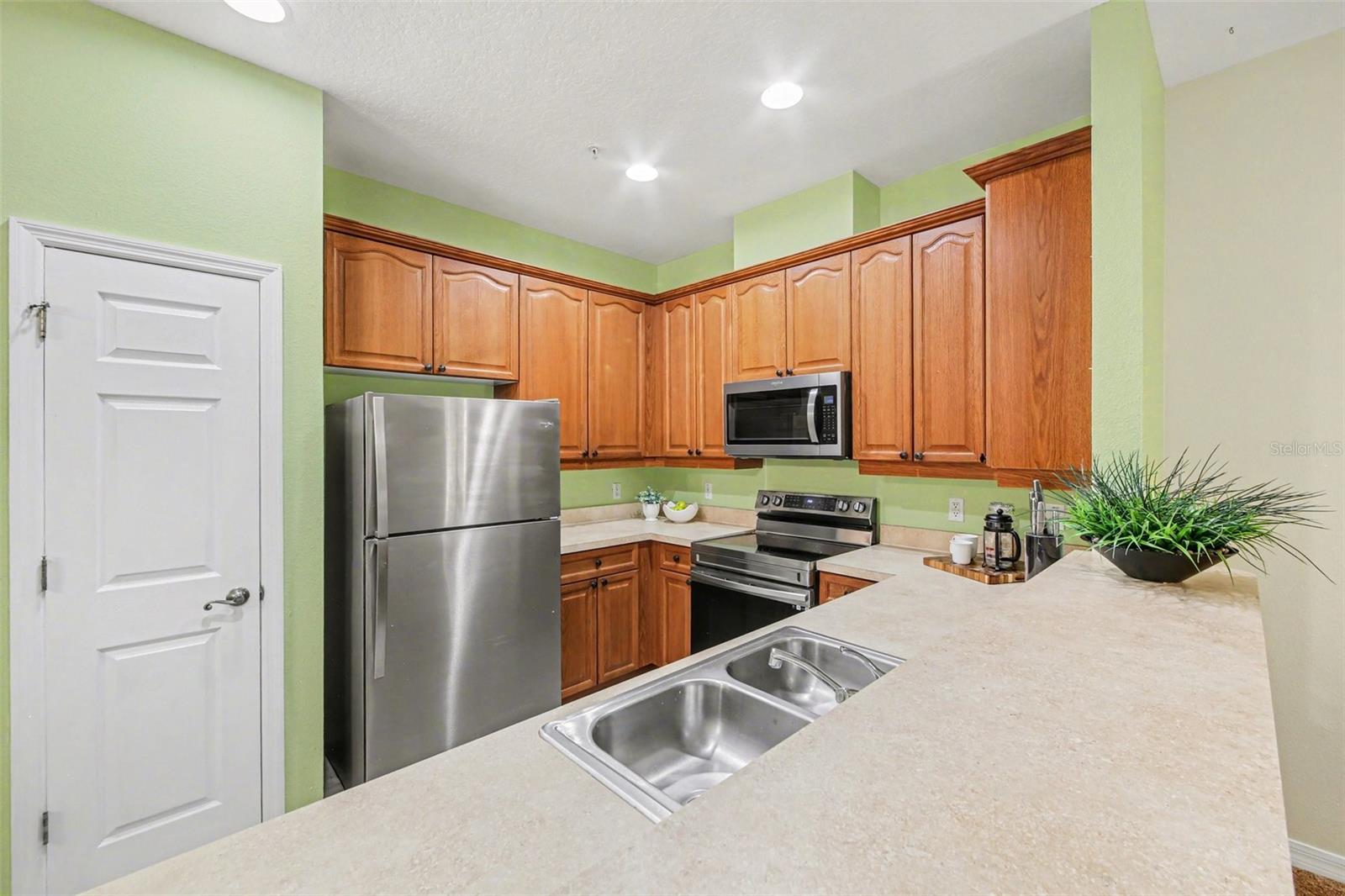 BARCLAY RESERVE TOWNHOMES - Residential