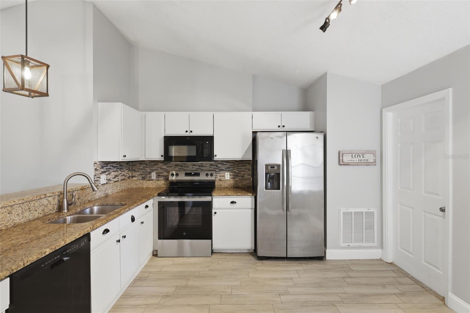 CANOE CREEK ESTATES PH 2 - Residential