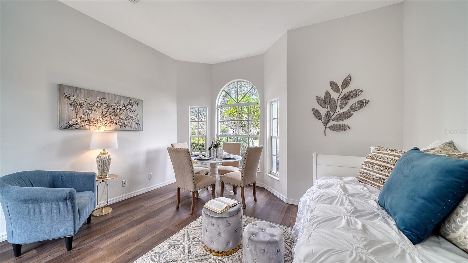 UNIVERSITY PARK COUNTRY CLUB - Residential