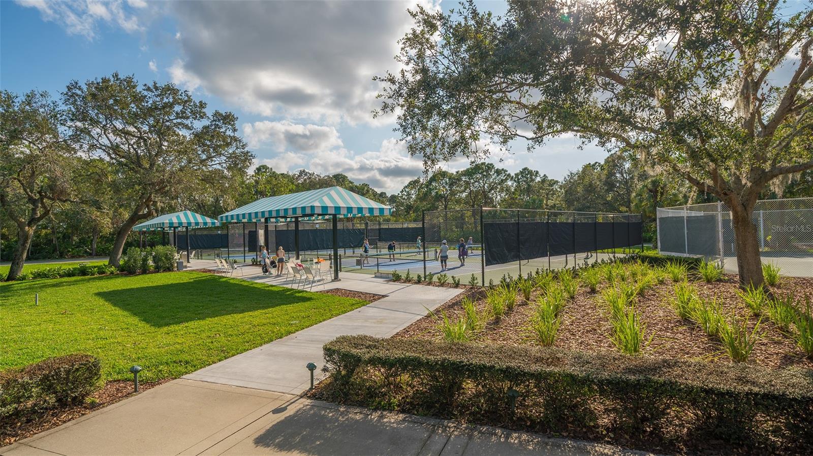 UNIVERSITY PARK COUNTRY CLUB - Residential