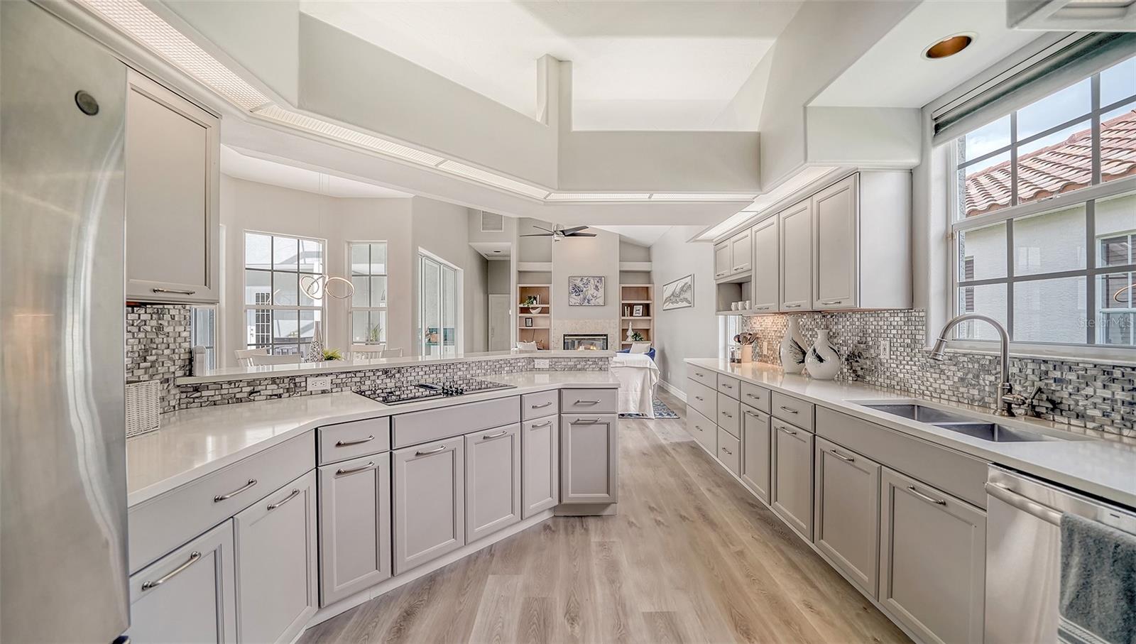 UNIVERSITY PARK COUNTRY CLUB - Residential