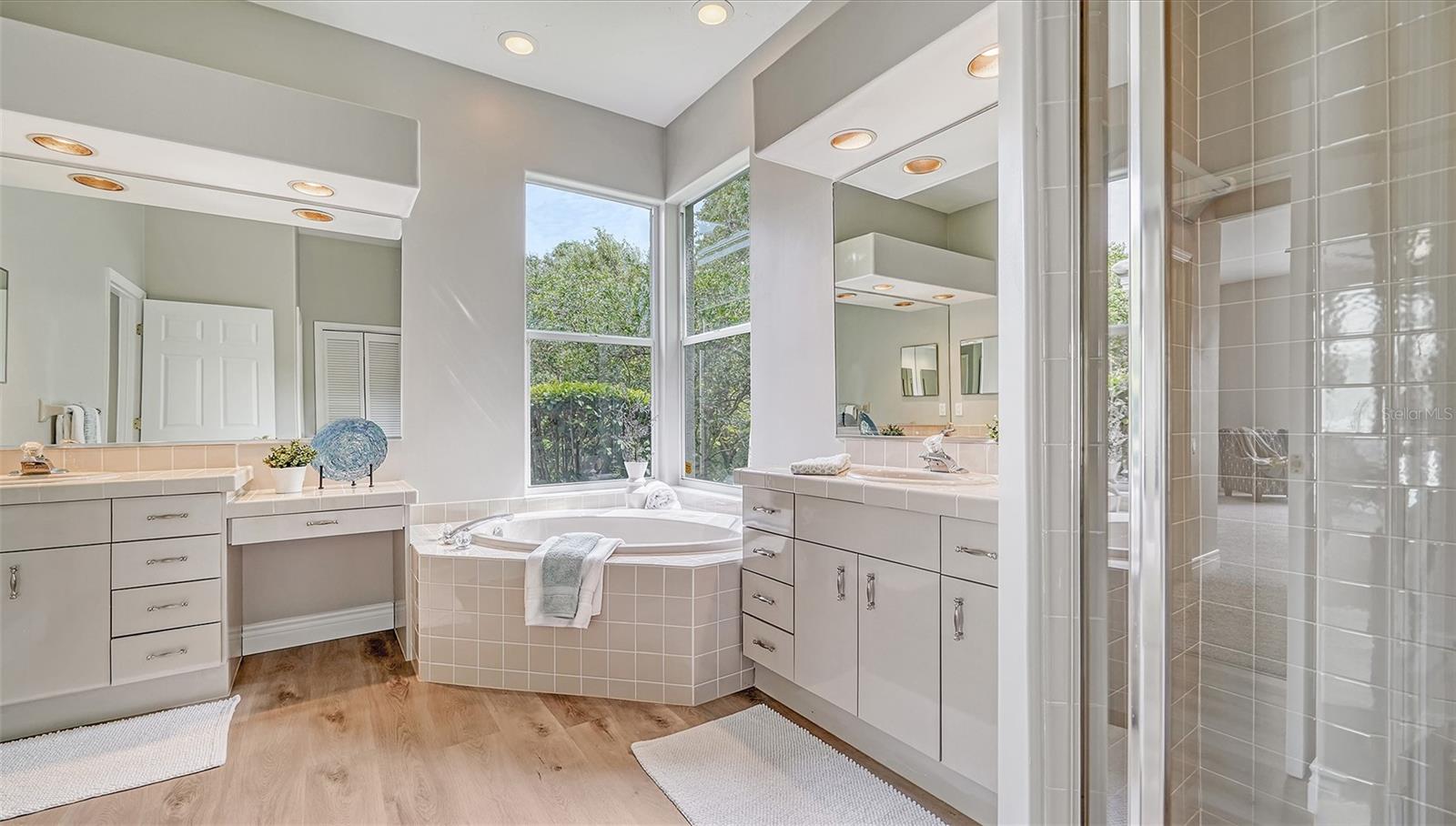 UNIVERSITY PARK COUNTRY CLUB - Residential