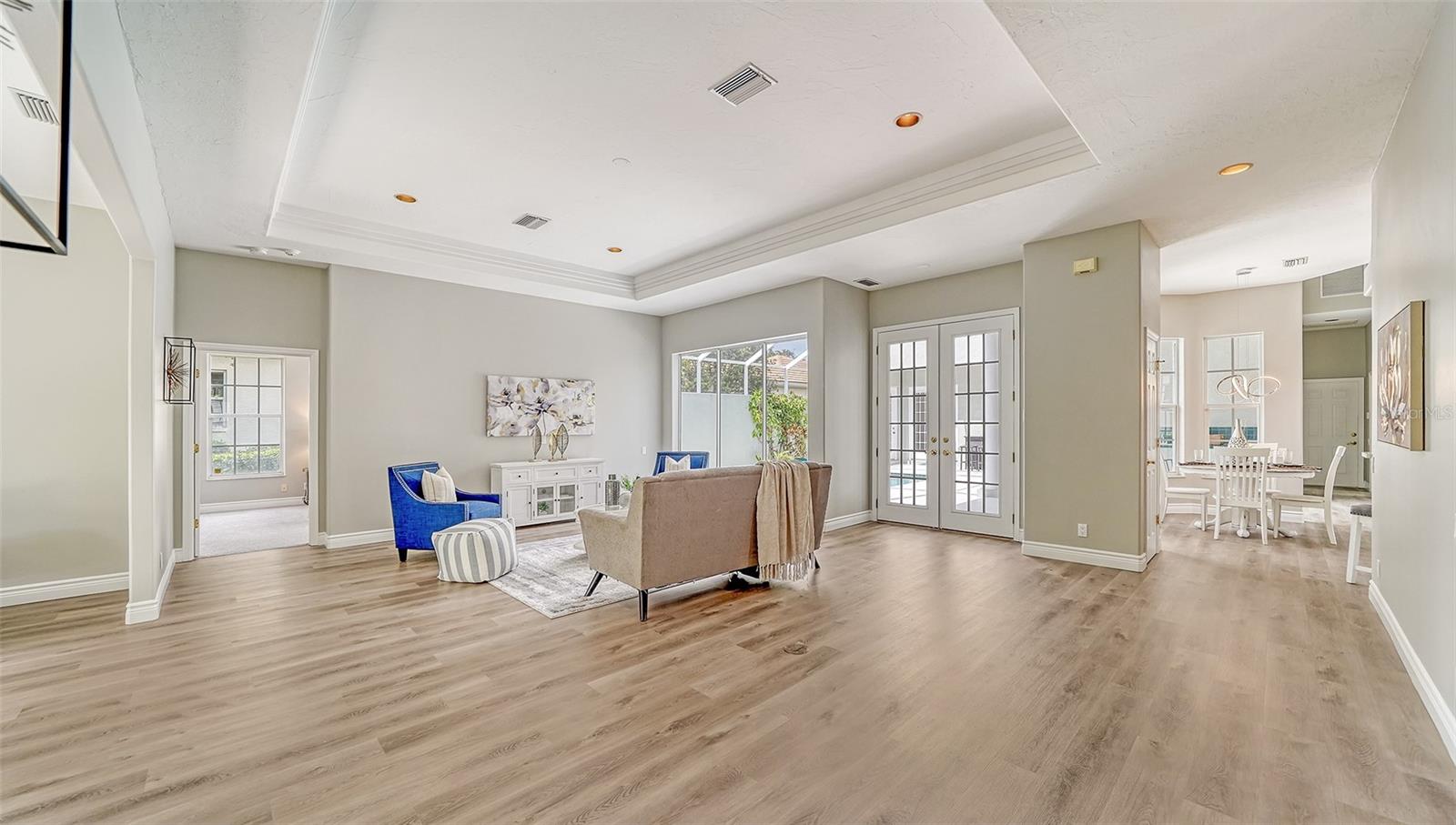 UNIVERSITY PARK COUNTRY CLUB - Residential