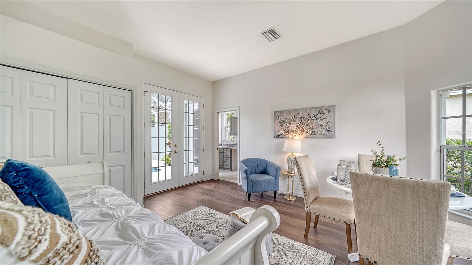 UNIVERSITY PARK COUNTRY CLUB - Residential