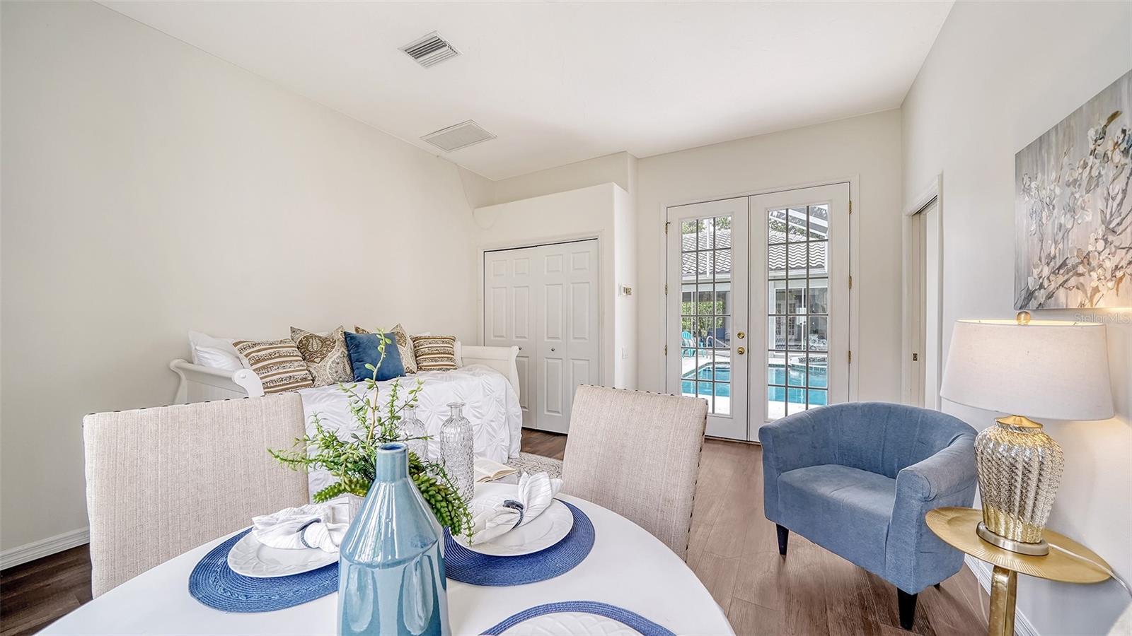 UNIVERSITY PARK COUNTRY CLUB - Residential