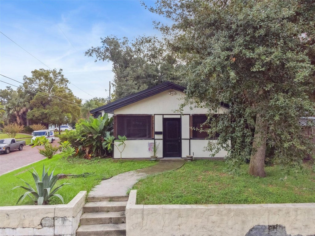 Photo of 1417 Belgrade Avenue, Orlando, FL 32803 (MLS # W7888842)