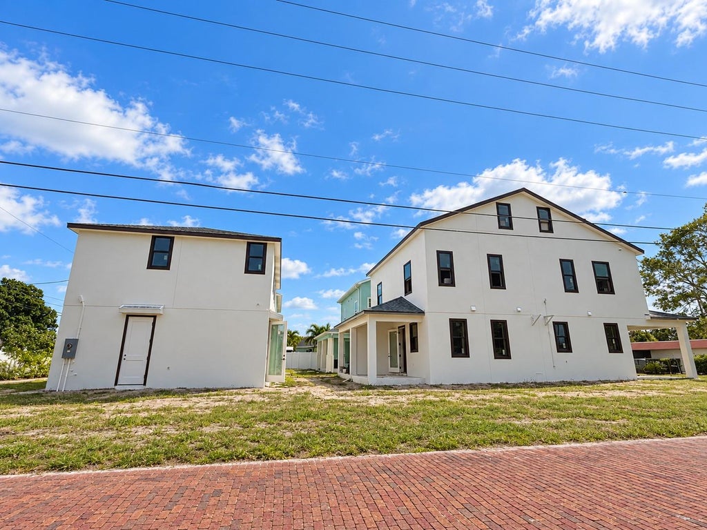 Photo of 6185 1st Avenue N, St Petersburg, FL 33710 (MLS # O6443707)