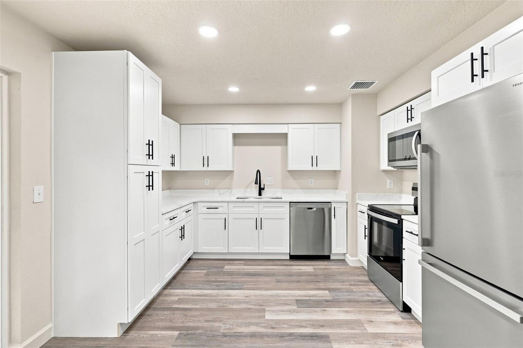 Photo of 6204 Ashland Avenue, Leesburg, FL 34748 (MLS # G5116102)