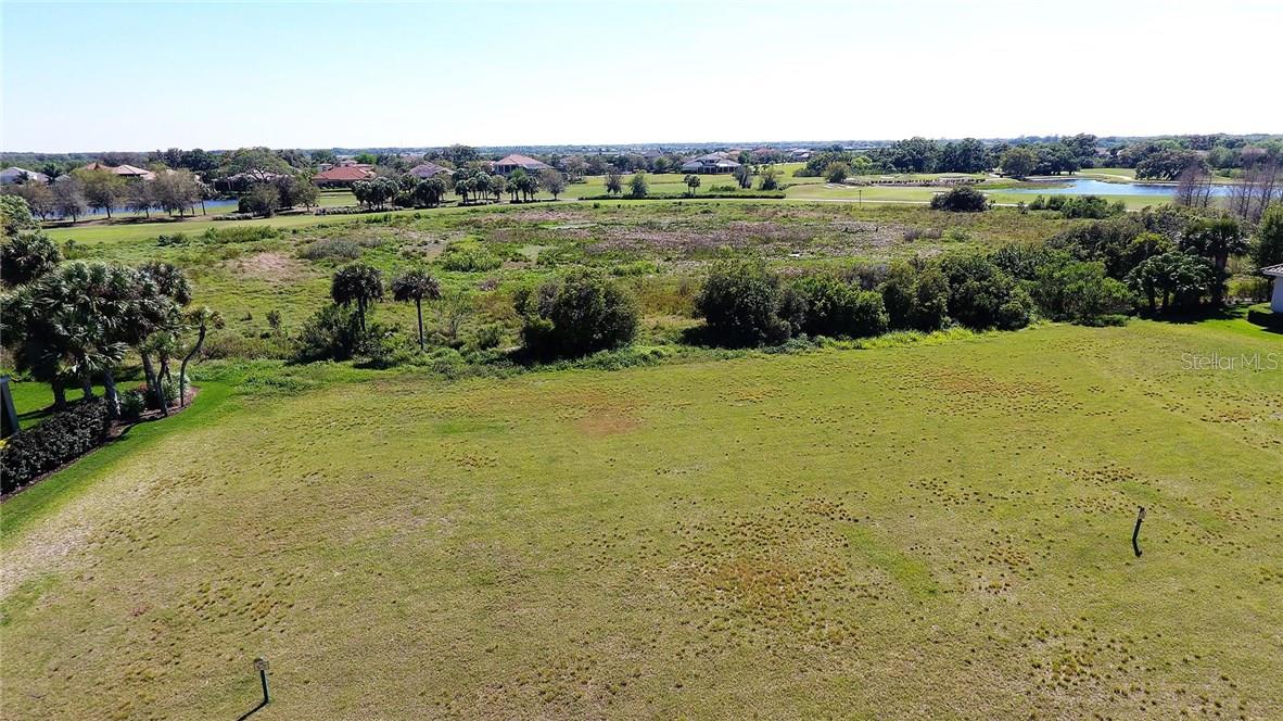 FOUNDERS CLUB - Land