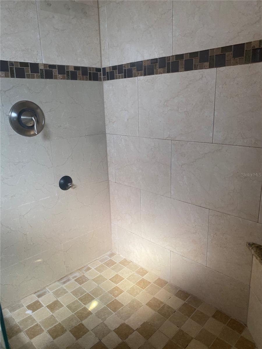 COLONNADES 3RD SEC - Residential