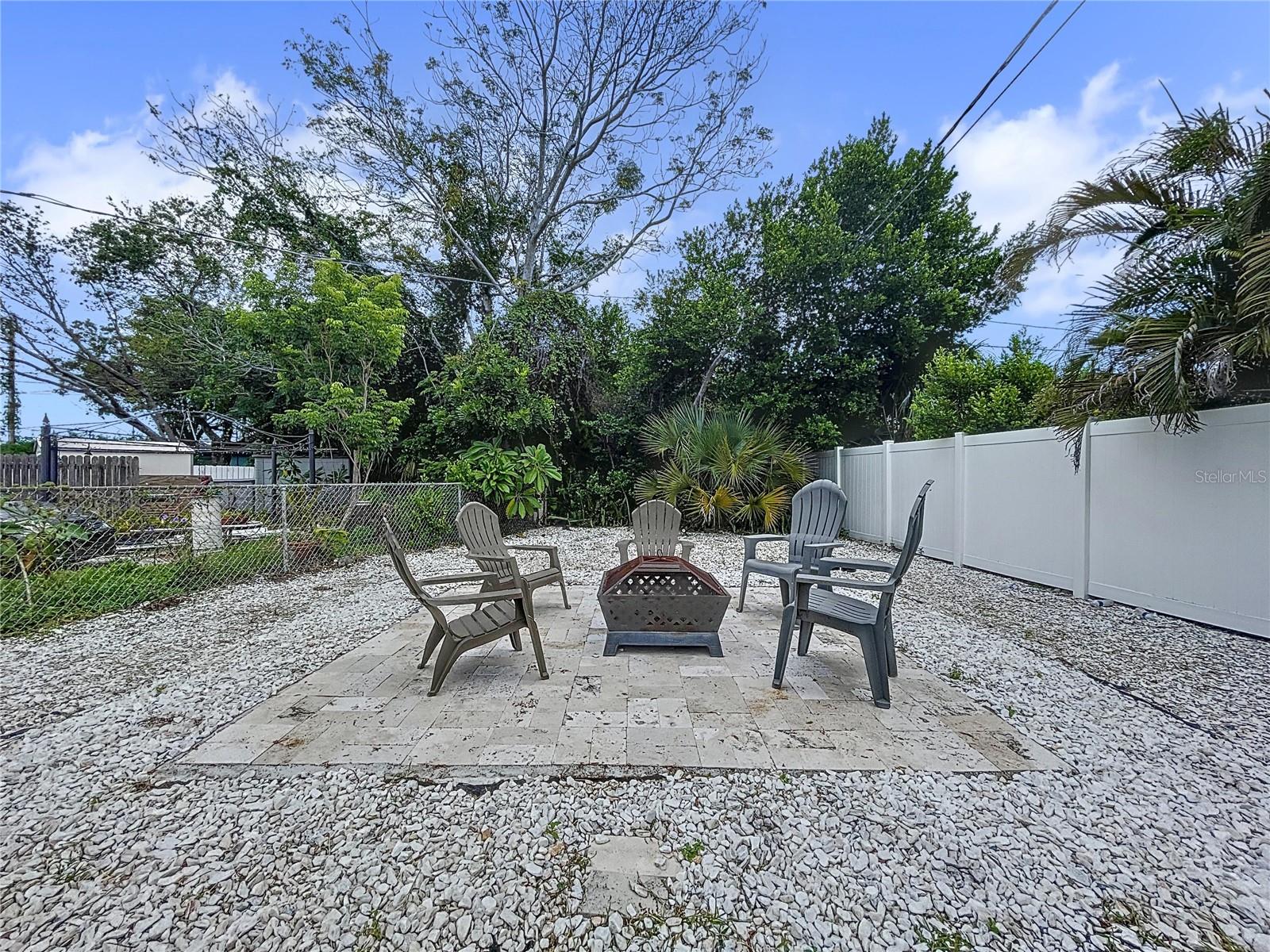 BELLEVIEW COURT - Residential