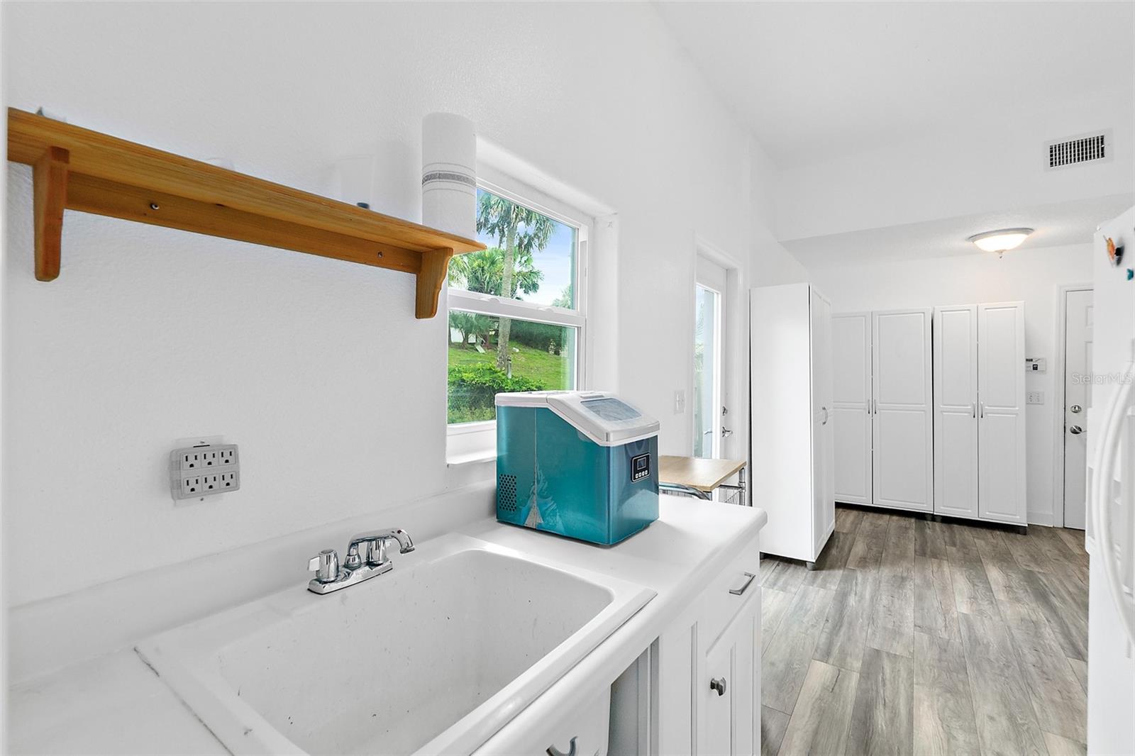SUNRISE BEACH - Residential